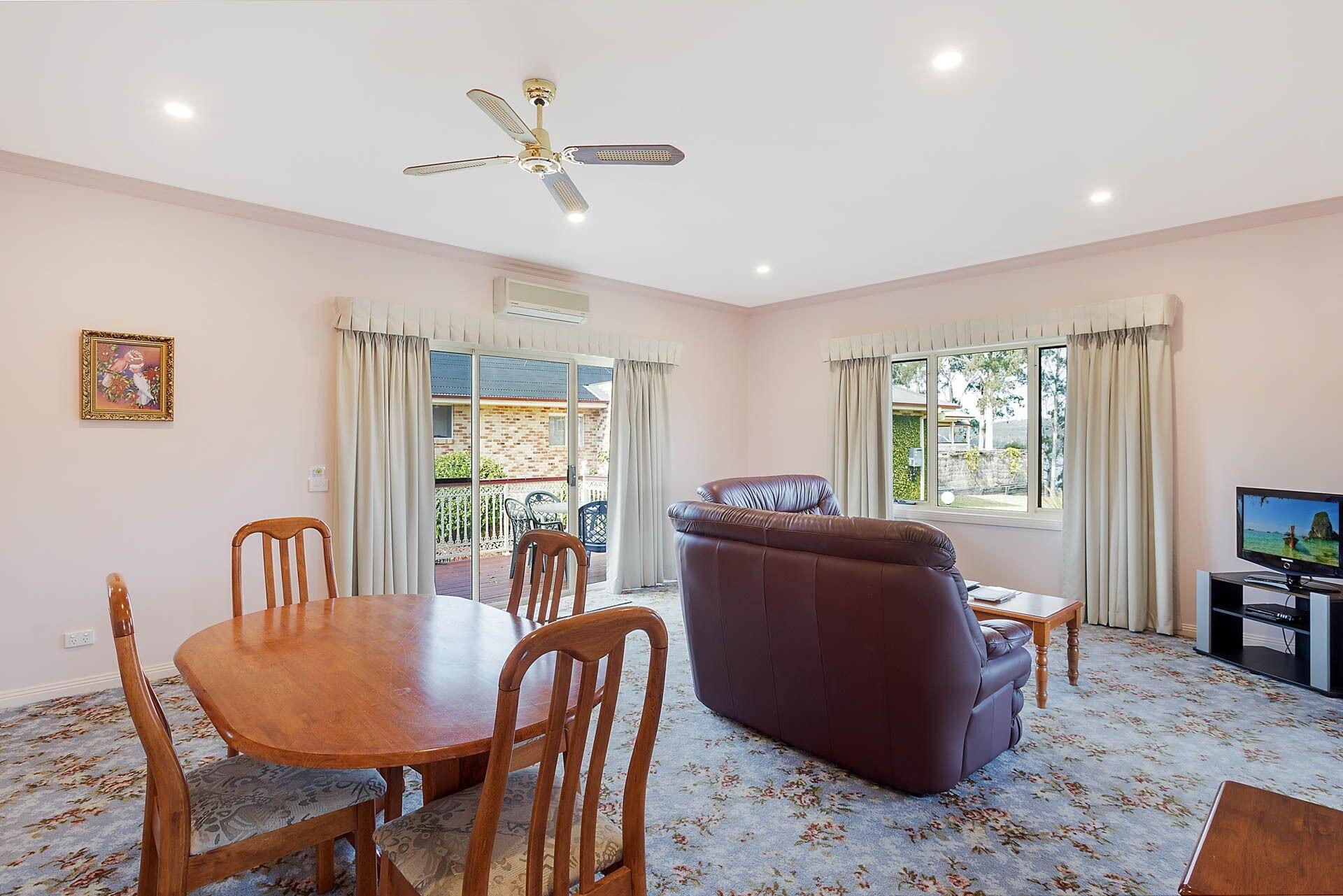 Robyn's Nest Lakeside 5* Merimbula