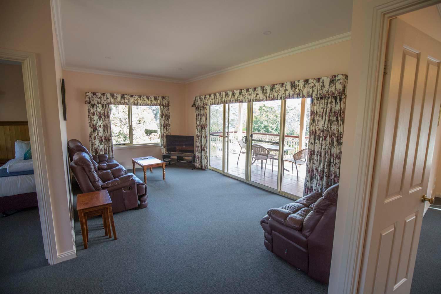 Robyn's Nest Lakeside 5* Merimbula
