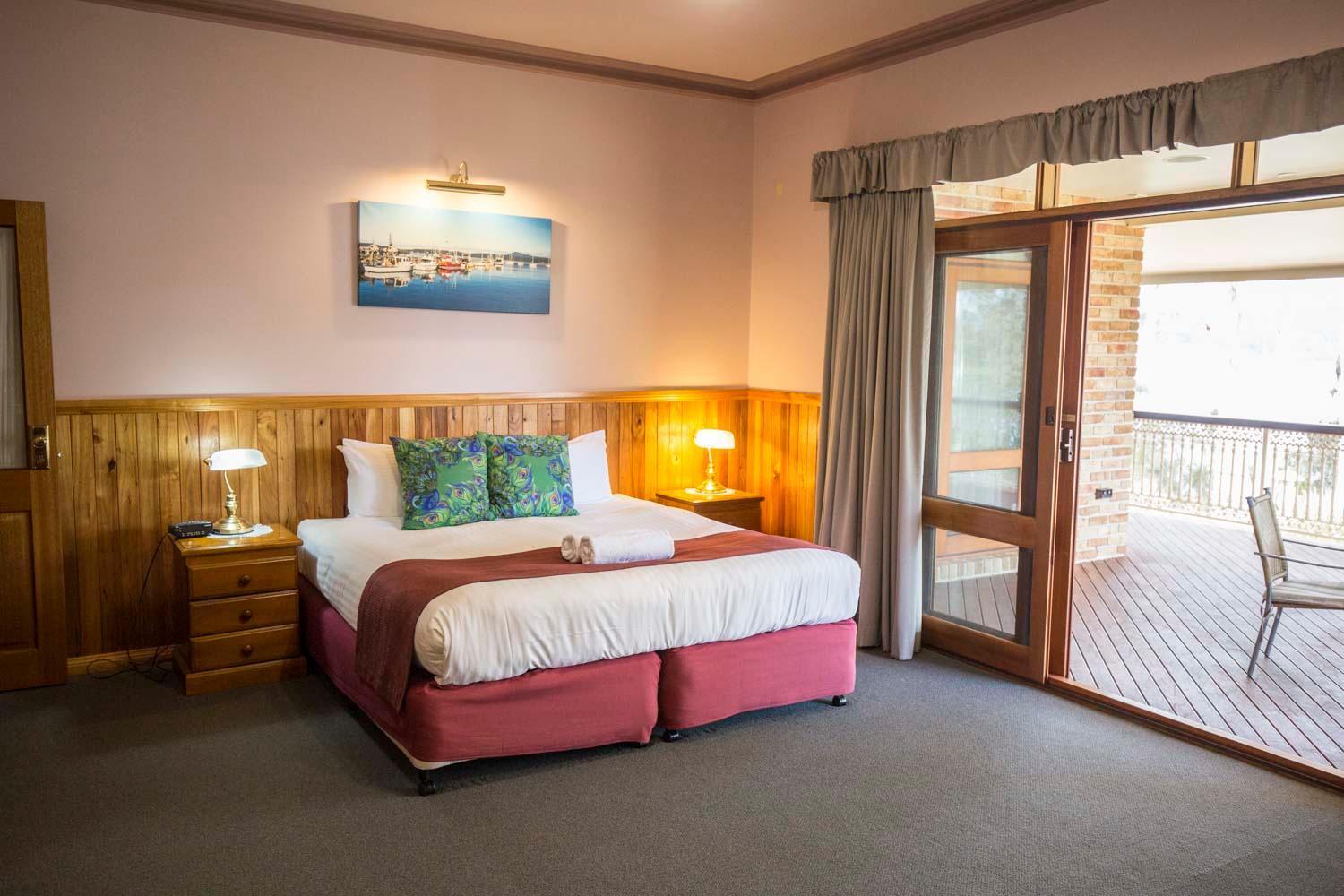 Robyn's Nest Lakeside 5*