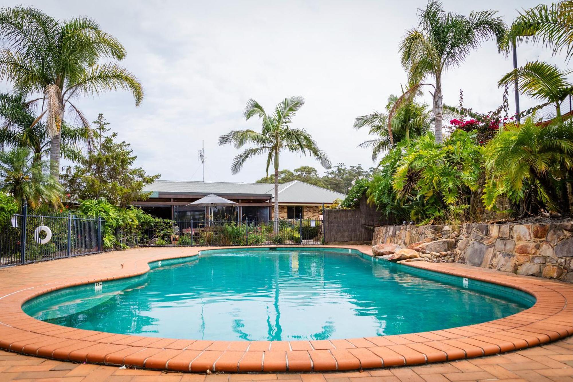 Robyn's Nest Lakeside Guest house Merimbula