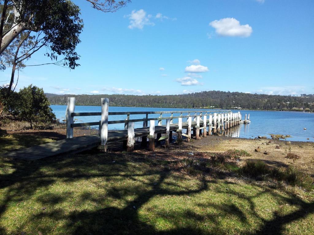Robyn's Nest Lakeside 5*