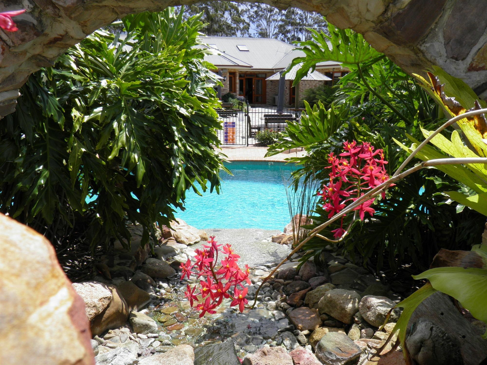 Robyn's Nest Lakeside Guest house 5*